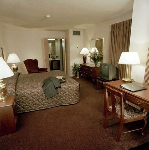 Congress Hotel & Suites Норкрос Номер фото